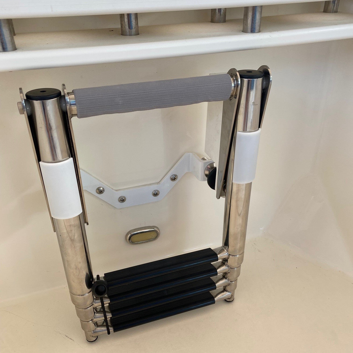 Quick Release Ladder stow away bracket – LDRSB01A - Hover