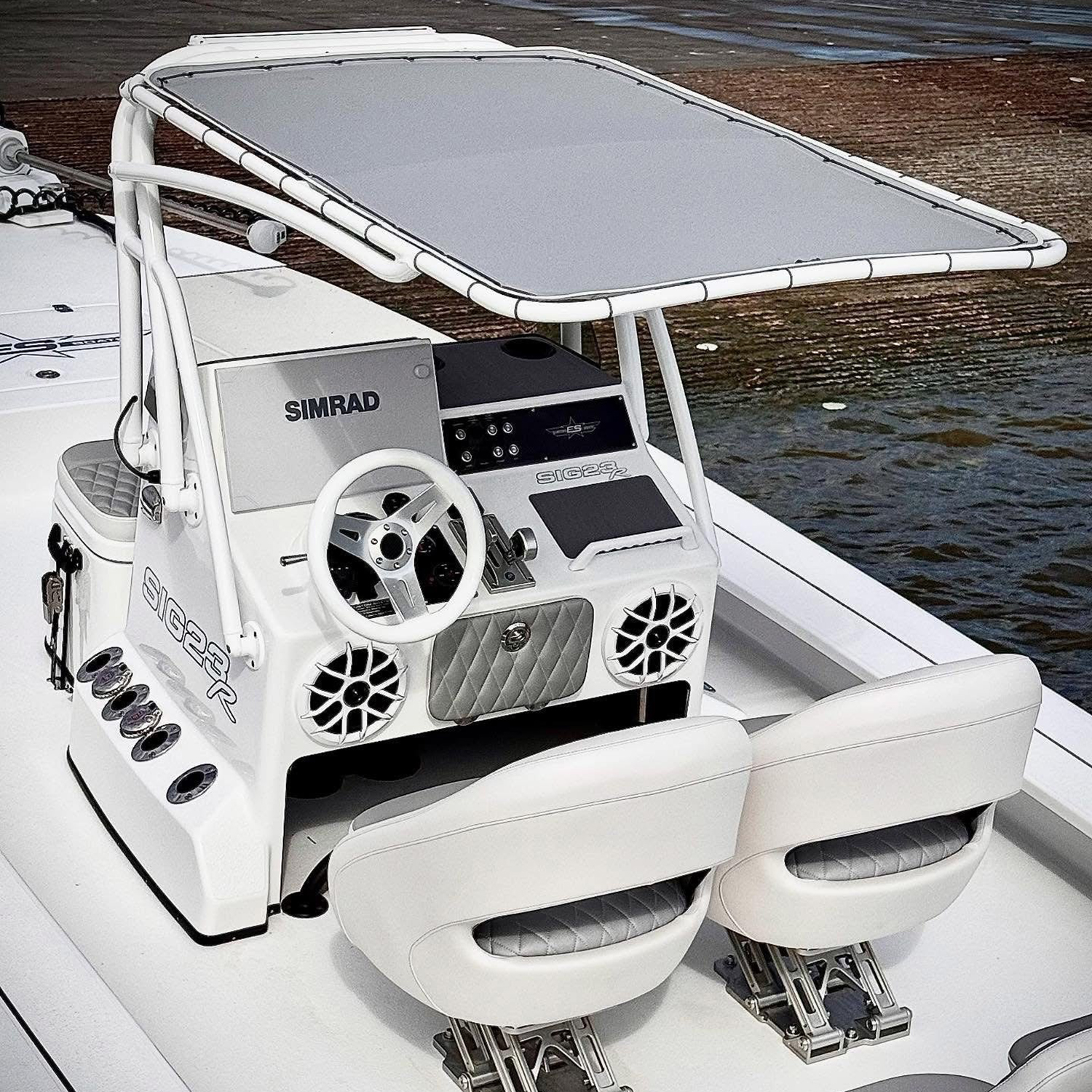 White Livorsi Mega Grip marine steering wheel – MGWALW Product Image 3