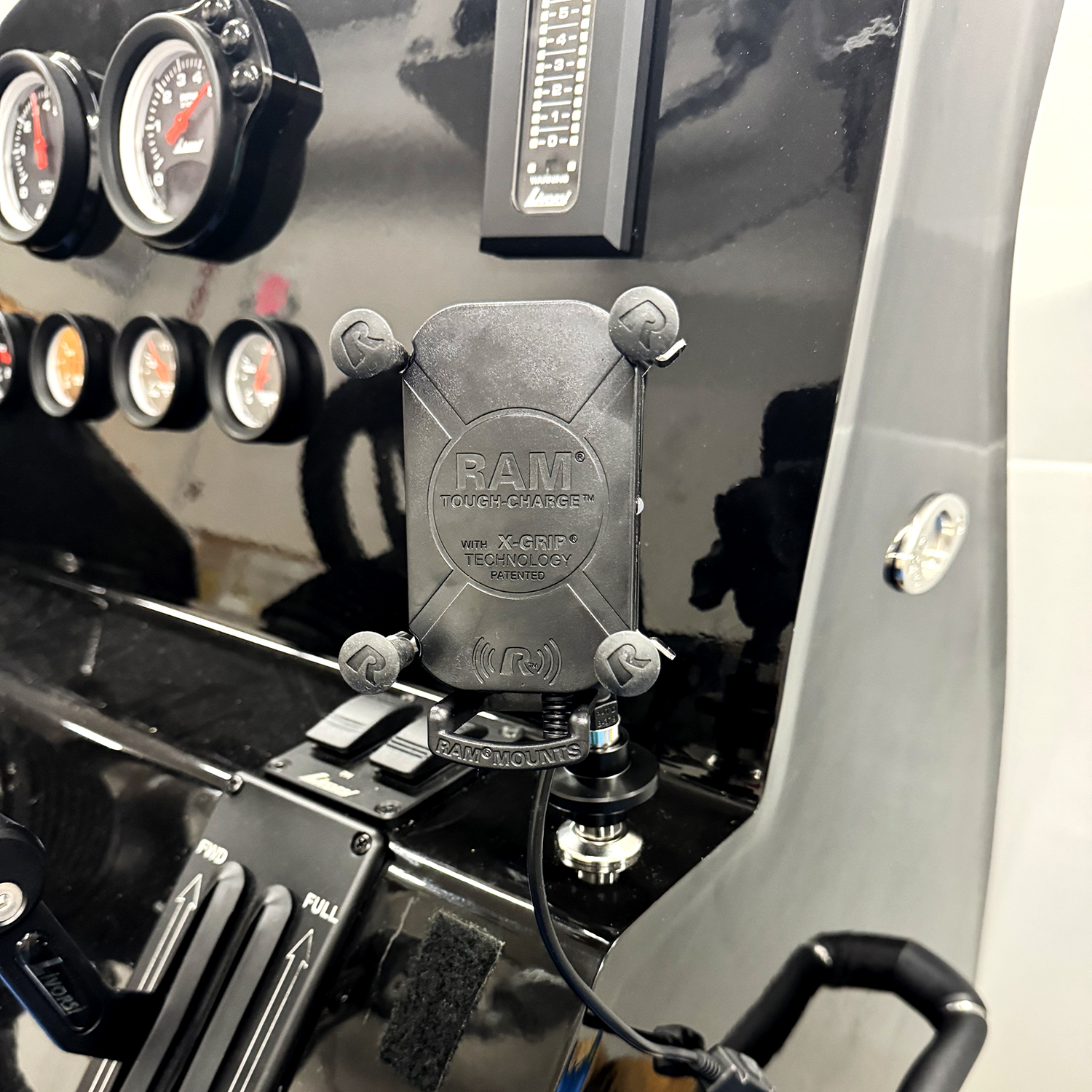 Livorsi QR RAM Mount Wireless Phone Charger – QRRPH12V10B